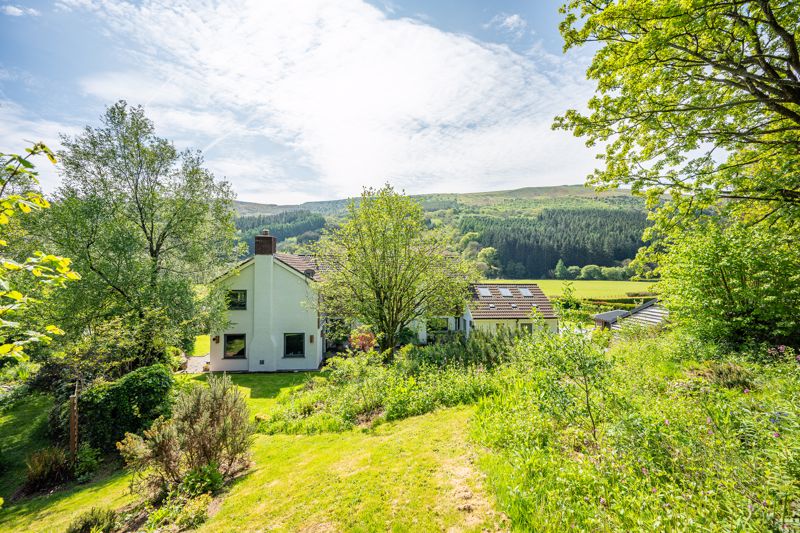 Rear Elevation and Setting- click for photo gallery